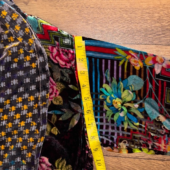 Johnny Was Size Petite Extra Small Velvet Kimono Wrap Jacket Floral Print Artsy - Picture 12 of 16